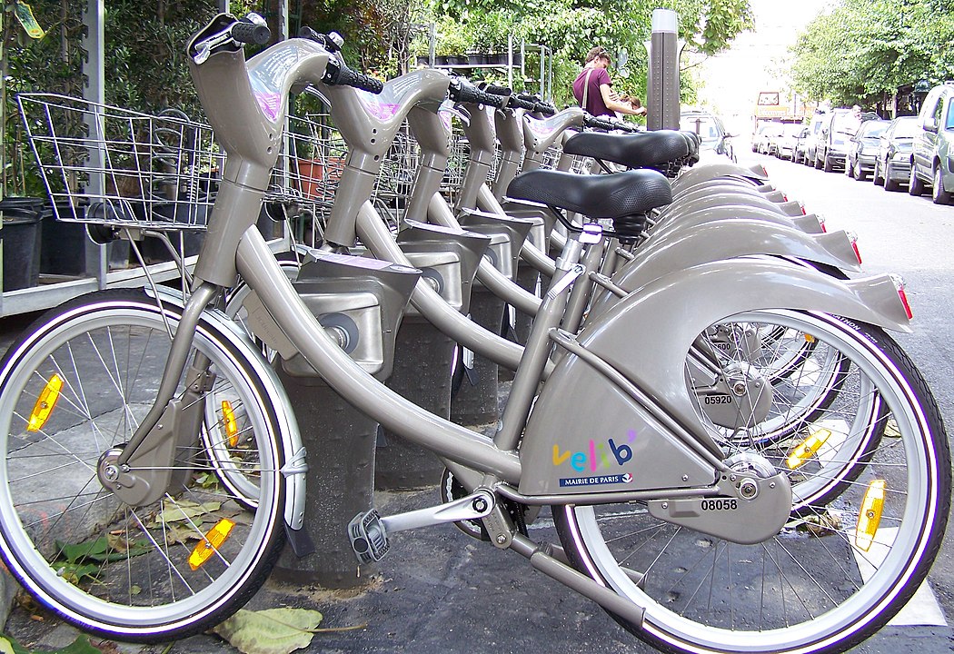 Picture from https://commons.wikimedia.org/wiki/File:Velibvelo1.jpg